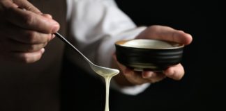 Soda oczyszczona – sposób na piękną skórę twarzy