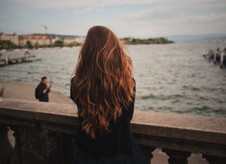 Sposób na cienkie włosy – metoda clip-in