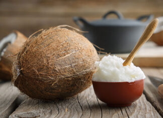 Olej kokosowy na włosy – jak go stosować? Olej kokosowy na włosy