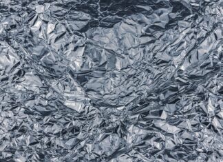 Co daje folia aluminiowa na stopach?