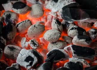 Na czym najlepiej piec pizzę?