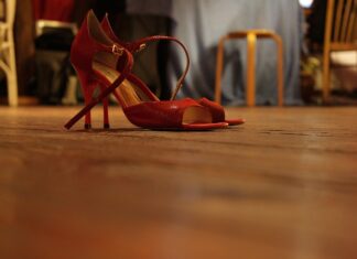 W czym najlepiej wymoczyć pięty? W czym najlepiej wymoczyć pięty?