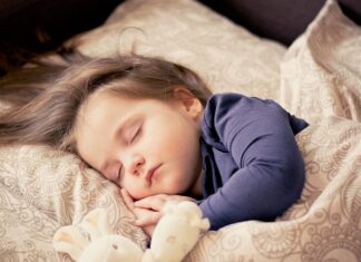 Czy dziecko powinno spać w ciszy?