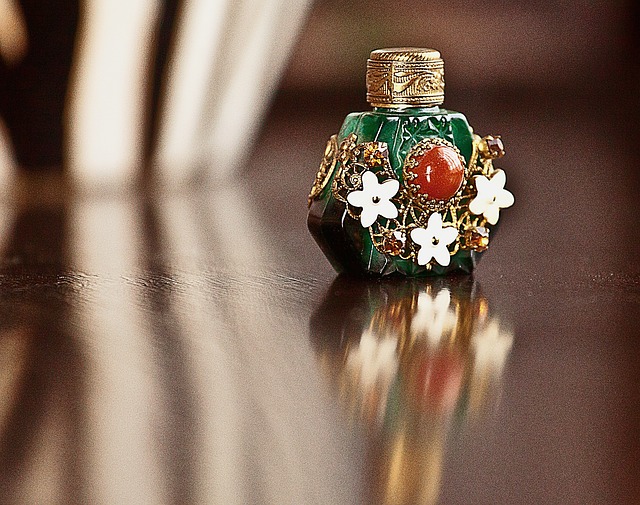 Gdzie wrzucamy flakoniki po perfumach? Gdzie wrzucamy flakoniki po perfumach?