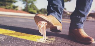 Czy klej do tipsów niszczy paznokcie?