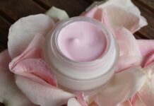 Czy po serum trzeba nałożyć krem na noc? Czy po serum trzeba nałożyć krem na noc?