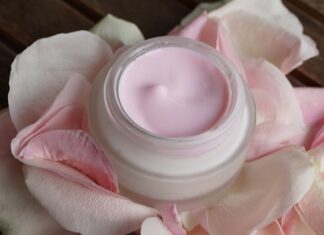 Czy po serum trzeba nałożyć krem na noc?