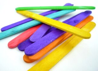 Gdzie wyrzucić zużyte patyczki do uszu? Gdzie wyrzucić zużyte patyczki do uszu?