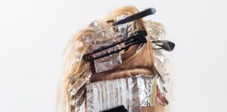 Jak podzielić włosy na sekcję do farbowania?