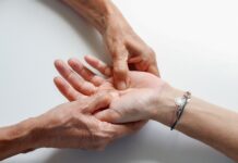 Dlaczego pieką mnie dłonie? Dlaczego pieką mnie dłonie?