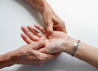 Dlaczego pieką mnie dłonie? Dlaczego pieką mnie dłonie?