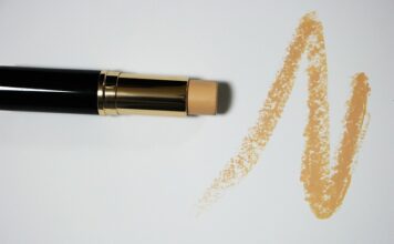 Jak nakładać podkład żeby nie było go widać?