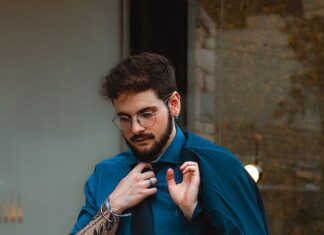 Do czego pasuje granatowa koszula? granatowa koszula